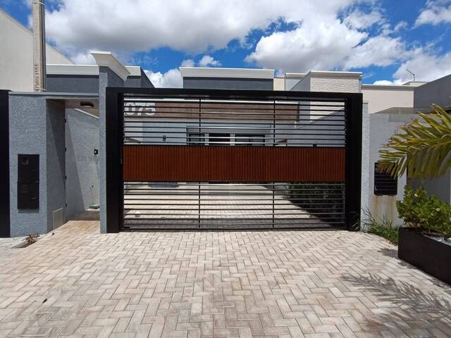 #25 - Casa para Venda em Toledo - PR